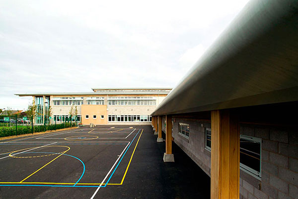 Le Rondin School designed by Robert Snow Architect